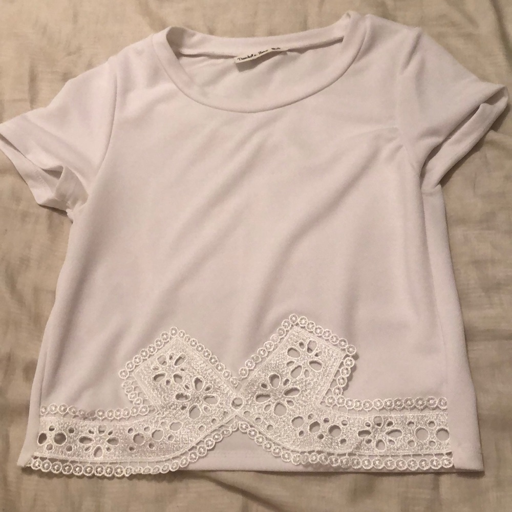 Short sleeve white top